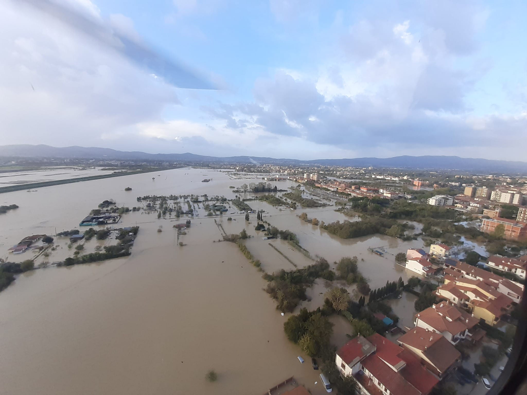 Maltempo in Toscana: 8 morti il primo tragico bilancio Maltempo in Toscana: 8 morti il primo tragico bilancio
