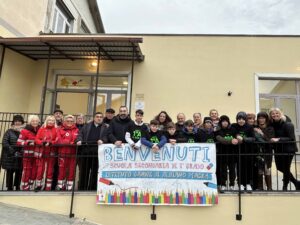 Foto di gruppo all'inaugurazione della nuova scuola media di Albiano