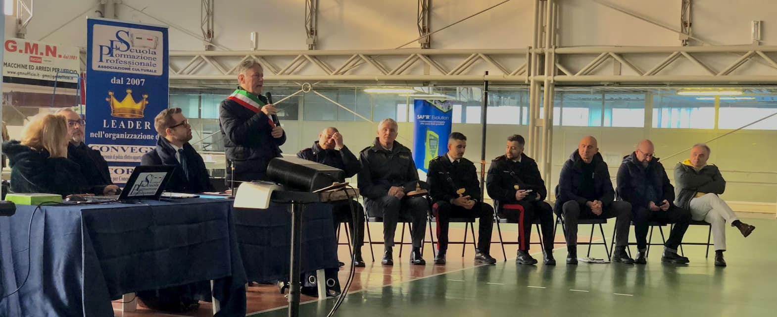 Aulla: operatori di Polizia e addestramento cinofilo al centro sportivo di Quercia Aulla: operatori di Polizia e addestramento cinofilo al centro sportivo di Quercia