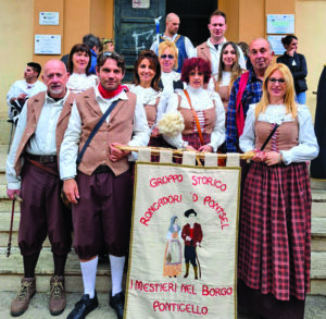 Il gruppo di Ponticello de "I Mestieri nel Borgo", al Capodanno della Toscana a Massa Marittima