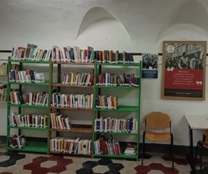 La biblioteca di prossimità nella sede dello SPI Cgil a Pontremoli