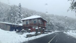 La neve alla Casa cantoniera nei pressi del Passo della Cisa