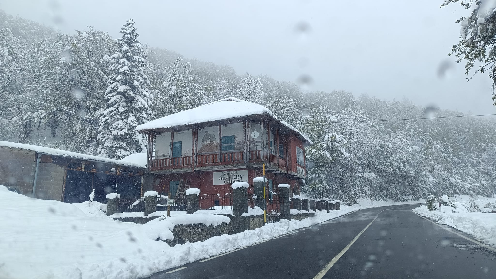 Freddo e neve: colpo di coda invernale ad aprile avanzato Freddo e neve: colpo di coda invernale ad aprile avanzato