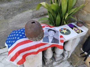 La commemorazione del soldato Stanley Hayami