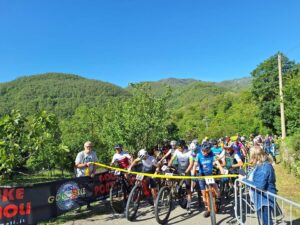 La partenza della terza Granfondo "Città di Pontremoli"