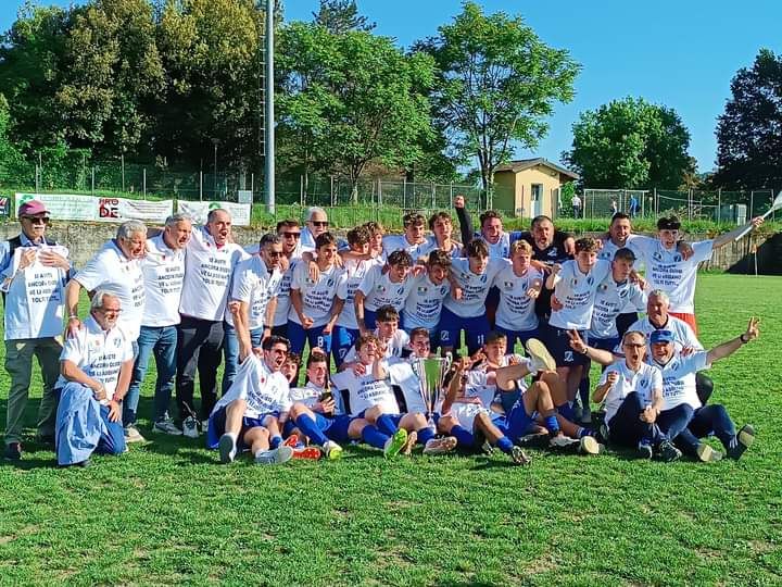 Calcio Giovanile: il trionfo della Pontremolese che vince il campionato degli Juniores Provinciali Calcio Giovanile: il trionfo della Pontremolese che vince il campionato degli Juniores Provinciali