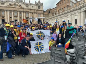 Foto di gruppo dei rappresentanti dell'Azione Cattolica Diocesana in piazza San Pietro