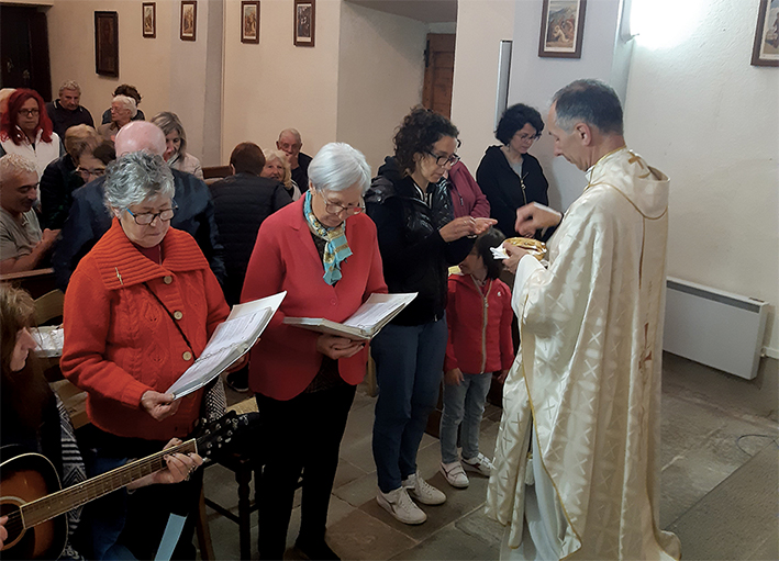 “Cammino con Maria” sotto la protezione della Vergine “Cammino con Maria” sotto la protezione della Vergine