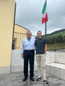 Il sindaco Riccardo Varese con il figlio (foto Massimo Pasquali)