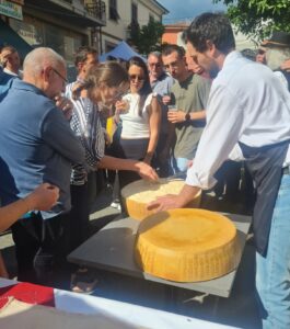 Un momento di Sapori con lo stand dei formaggi