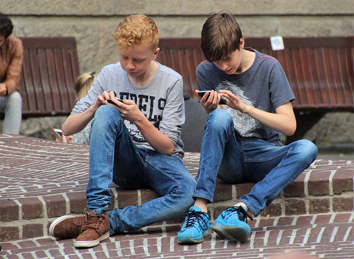 Smartphone a scuola: arrivano i divieti Smartphone a scuola: arrivano i divieti