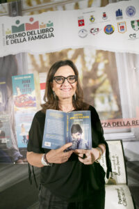 Catena Fiorello Galeano, con il suo libro “Ciatuzzu” (Foto Walter Massari)