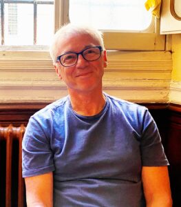 Un primo piano di Rogerio Antiga alla scoperta del bar degli Svizzeri e delle specialità pontremolesi