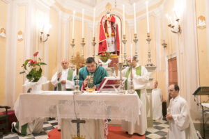 La celebrazione all'oratorio di San Terenziano (Foto Walter MassarI)