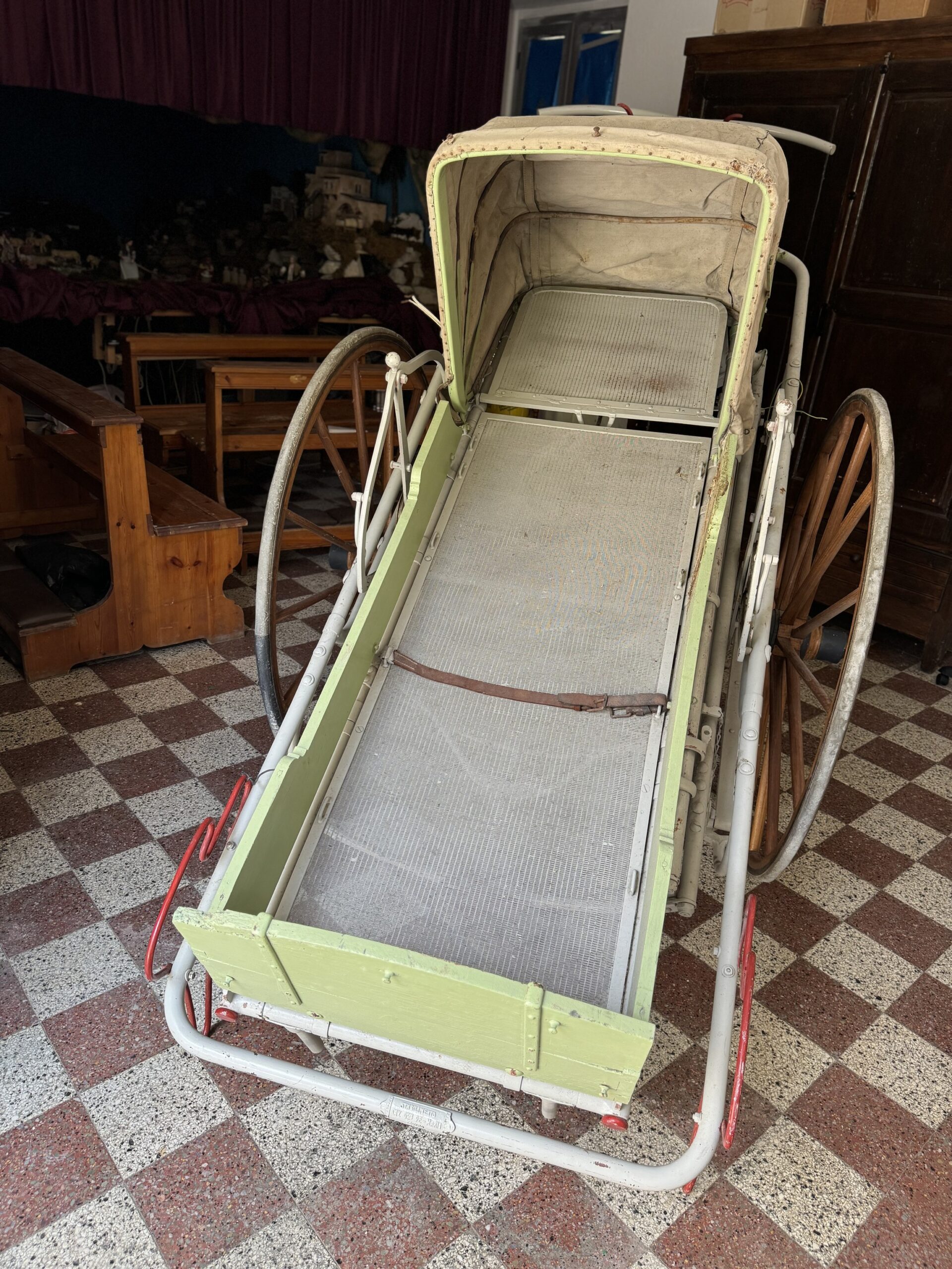La lettiga di Vignola, mezzo di primo soccorso recentemente restaurato La lettiga di Vignola, mezzo di primo soccorso recentemente restaurato