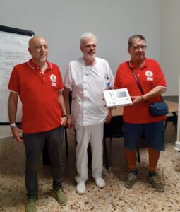 La cerimonia di donazione dell'elettrocardiografo all’ospedale di Pontremoli da parte dei fuochisti di San Geminiano