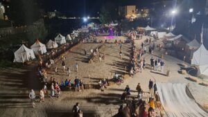 Il campo allestito lungo il torrente del Verde durante Medievalis