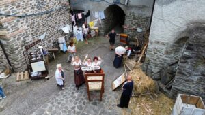 Foto dall'alto, a Ponticello, durante la festa "Mestieri nel borgo"