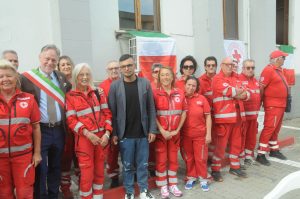 Gruppo di volontari con il presidente Cri di Albiano Magra Marcello Lo Presti