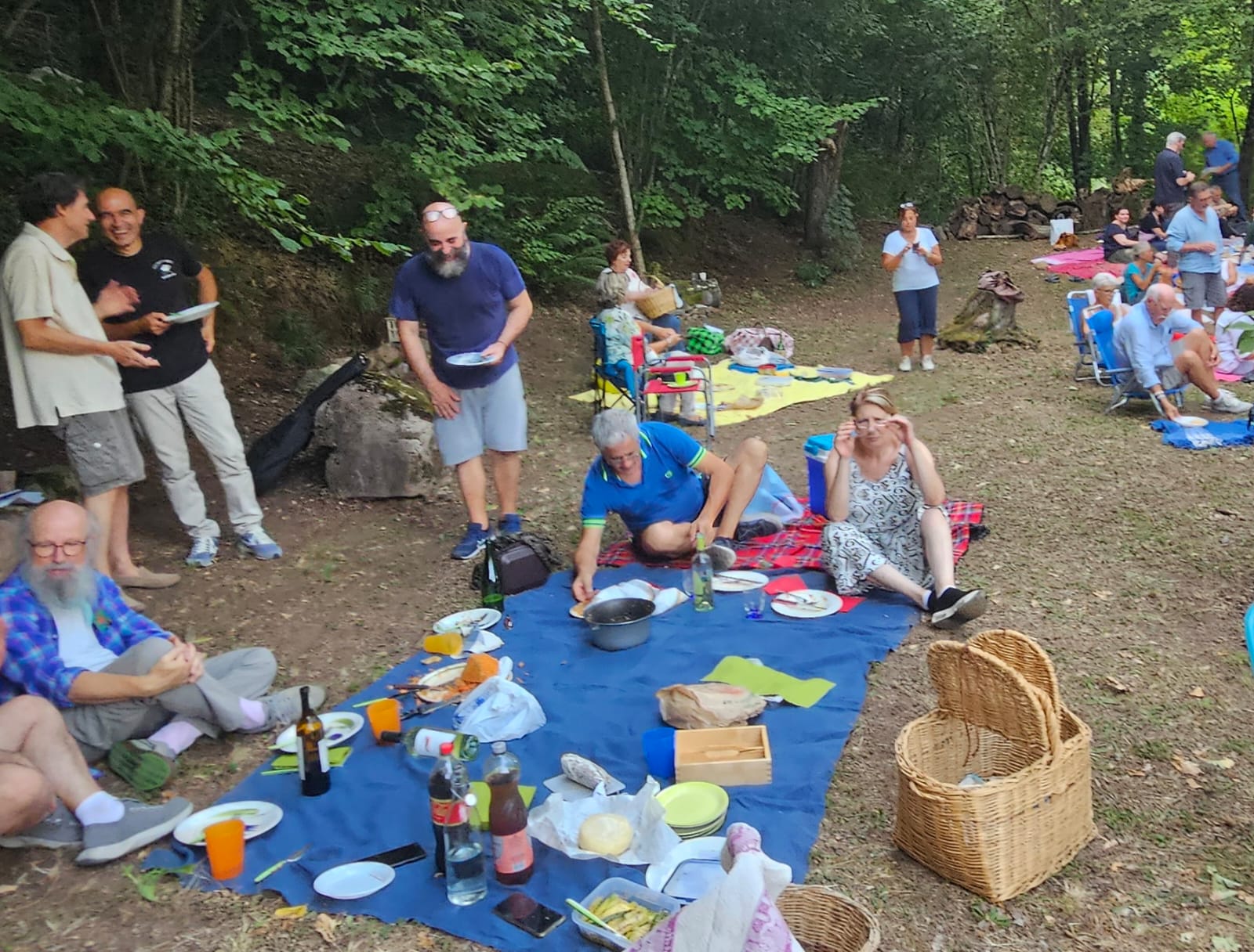 Successo per “La bella convivialità – Tovaglie nel bosco” Successo per “La bella convivialità – Tovaglie nel bosco”