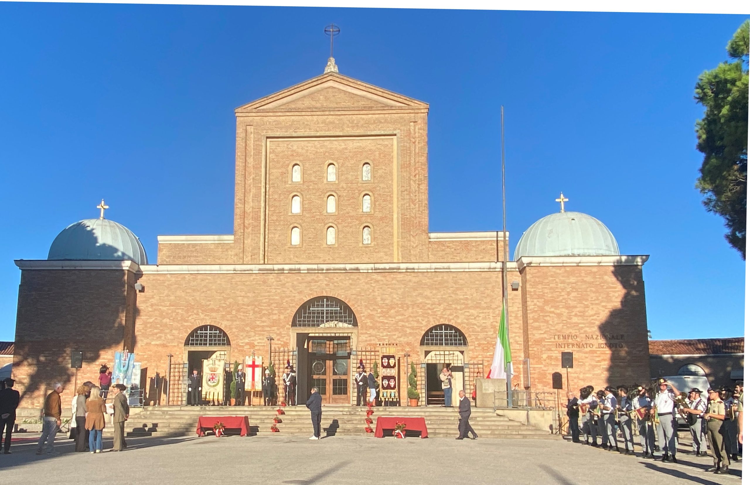 Solenne cerimonia nel Tempio dell’Internato Ignoto Solenne cerimonia nel Tempio dell’Internato Ignoto
