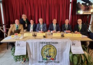 Foto di gruppo con i vari relatori presenti all'incontro organizzato da Federcaccia