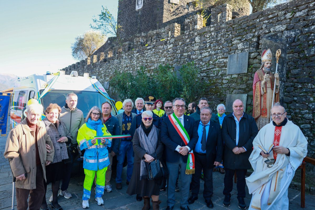 Mulazzo: una nuova ambulanza per la Misericordia Mulazzo: una nuova ambulanza per la Misericordia