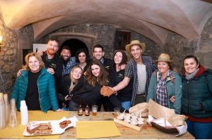 Un momento della castagnata a Casola