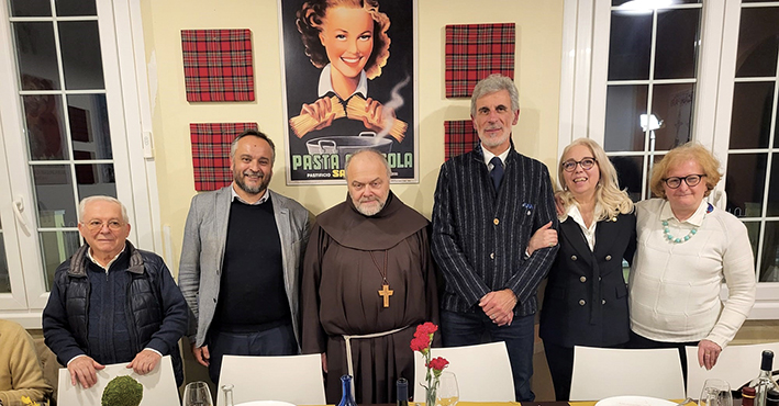 Gli auguri di Natale del Serra Club al vescovo Mario Gli auguri di Natale del Serra Club al vescovo Mario