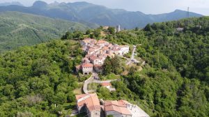 Veduta aerea del paese di Posterla