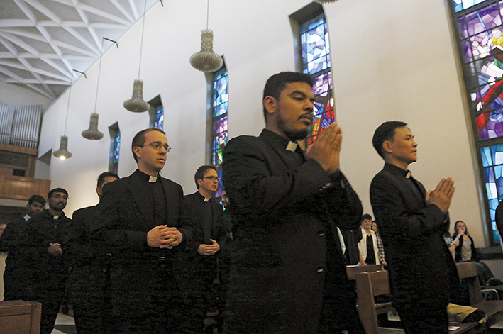 Seminaristi condotti ad uscire da se stessi per portare agli altri la fede nel Padre Seminaristi condotti ad uscire da se stessi per portare agli altri la fede nel Padre