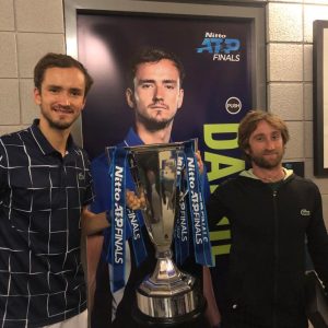 Gilles Cervara (a destra) con il campione russo Daniil Medvedev