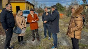 Foto del gennaio 2025, con un sopralluogo del sindaco Valettini nell'area abbandonata dell'ex Cjmeco