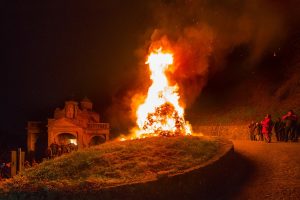 Il falò di Sant'Ilario (foto Walter Massari)