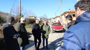 Un momento della visita ai lavori da parte presidente del Consorzio di Bonifica Dino Sodini e il sindaco di Fivizzano Gianluigi Giannetti