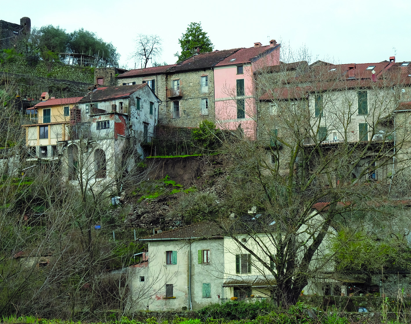 Frana un terreno nel Piagnaro Frana un terreno nel Piagnaro