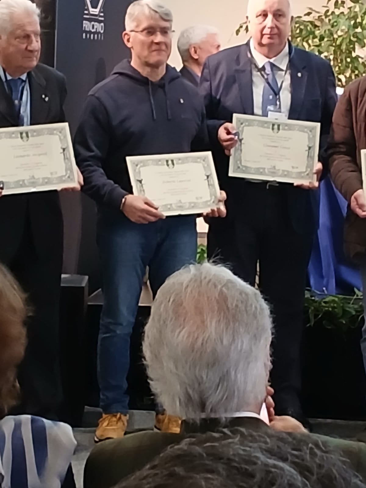 Veterani Sportivi: premiato il pontremolese Roberto Laporini Veterani Sportivi: premiato il pontremolese Roberto Laporini