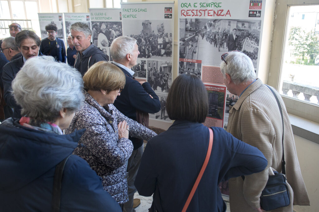 La mostra sulla Liberazione ospitata presso l'ex Tribunale di Pontremoli (Foto Walter Massari)