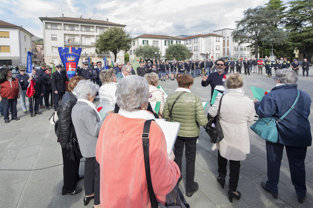 Un momento della celebrazione della Liberazione in piazza Italia (Foto Walter Massari)