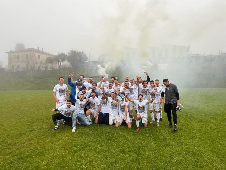 Calcio: la Fivizzanese conquista la Prima ma il Serricciolo retrocede Calcio: la Fivizzanese conquista la Prima ma il Serricciolo retrocede