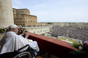 L’ultima apparizione di Papa Francesco, in occasione della Santa Pasqua impartisce la benedizione Urbi et Orbi (Foto Vatican Media/SIR)