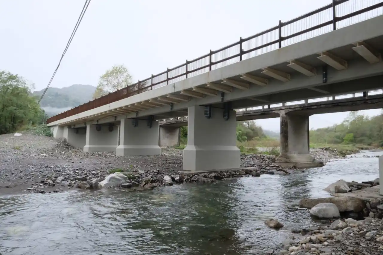Tresana: al via i lavori per il secondo Ponte sul torrente Penolo Tresana: al via i lavori per il secondo Ponte sul torrente Penolo