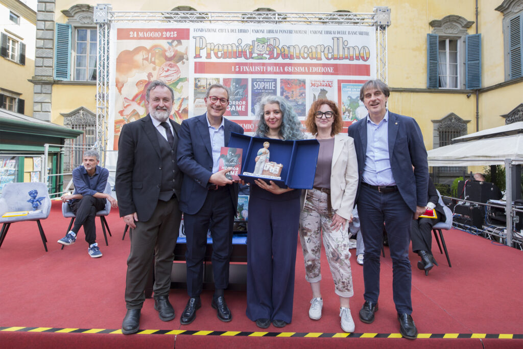 Il momento della premiazione di Paola Barbato (Foto Walter Massari)