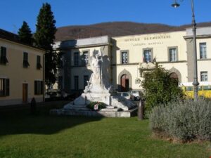 La sede Adolfo Bartoli dove è stata trasferita la scuola dell’infanzia di Fivizzano   