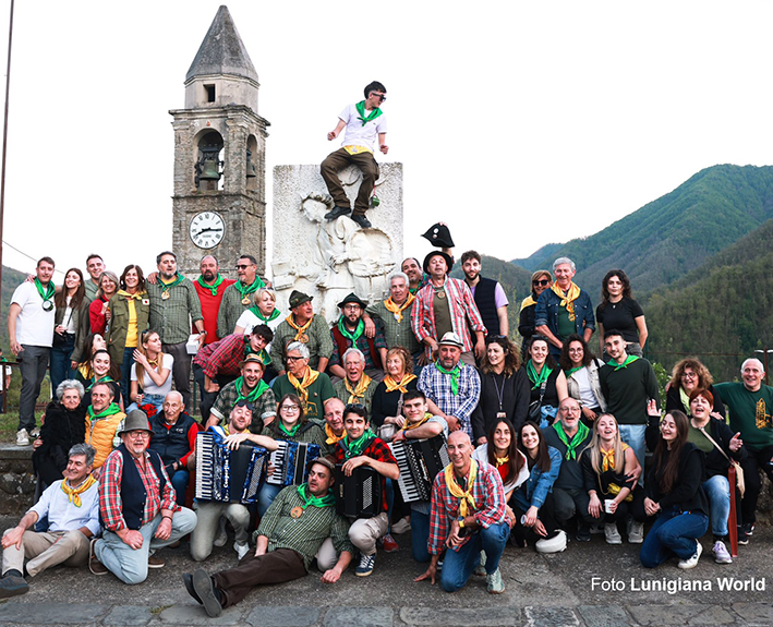 Il Cantamaggio della Lunigiana fra tradizione e voglia di festa Il Cantamaggio della Lunigiana fra tradizione e voglia di festa