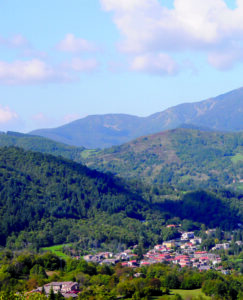 Vista panoramica della frazione di Coloretta a Zeri