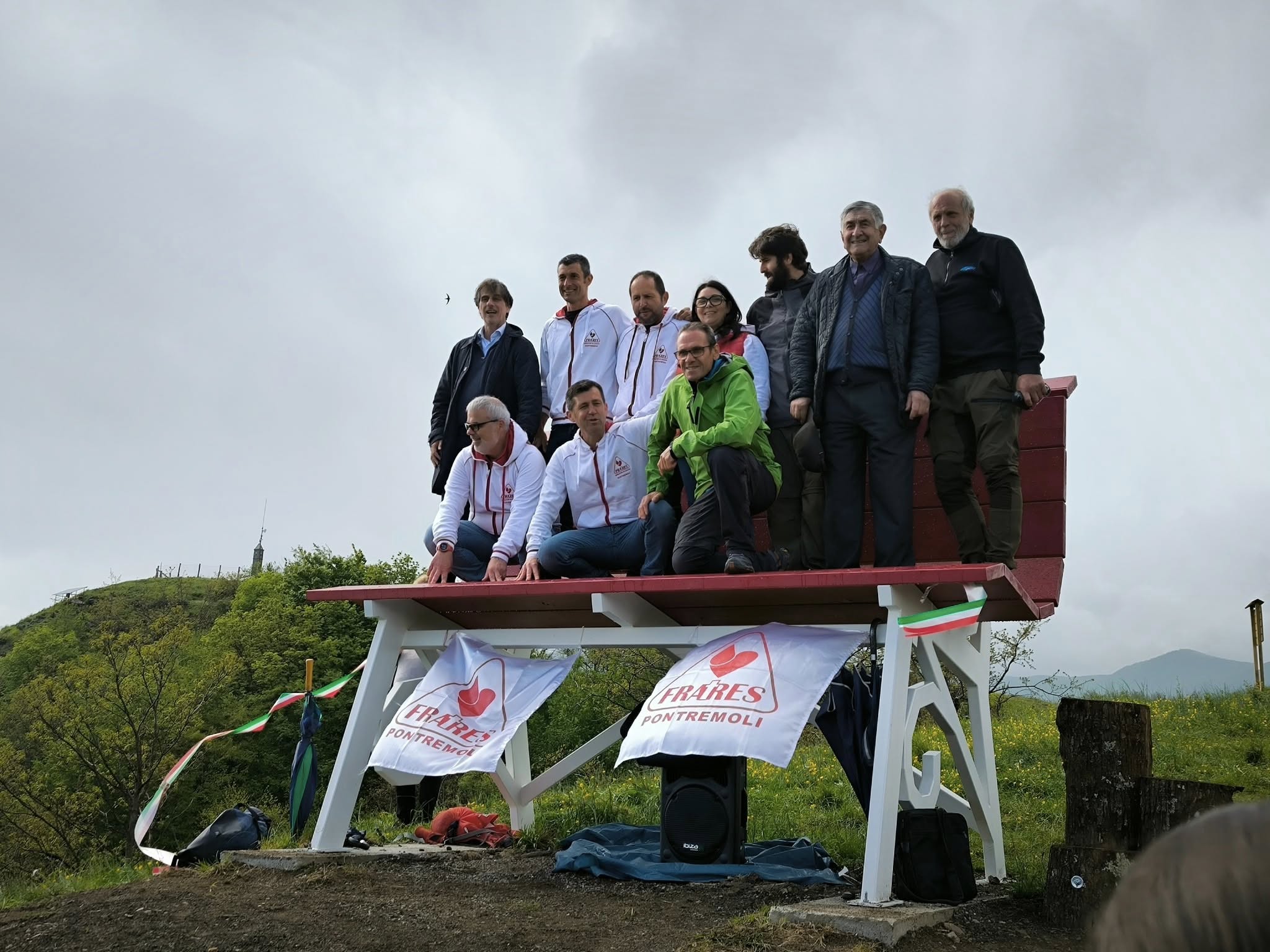 Inaugurata la panchina gigante al Monte Cucchero