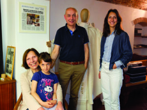 La famiglia Dadà nello show room in via Roma a Fosdinovo