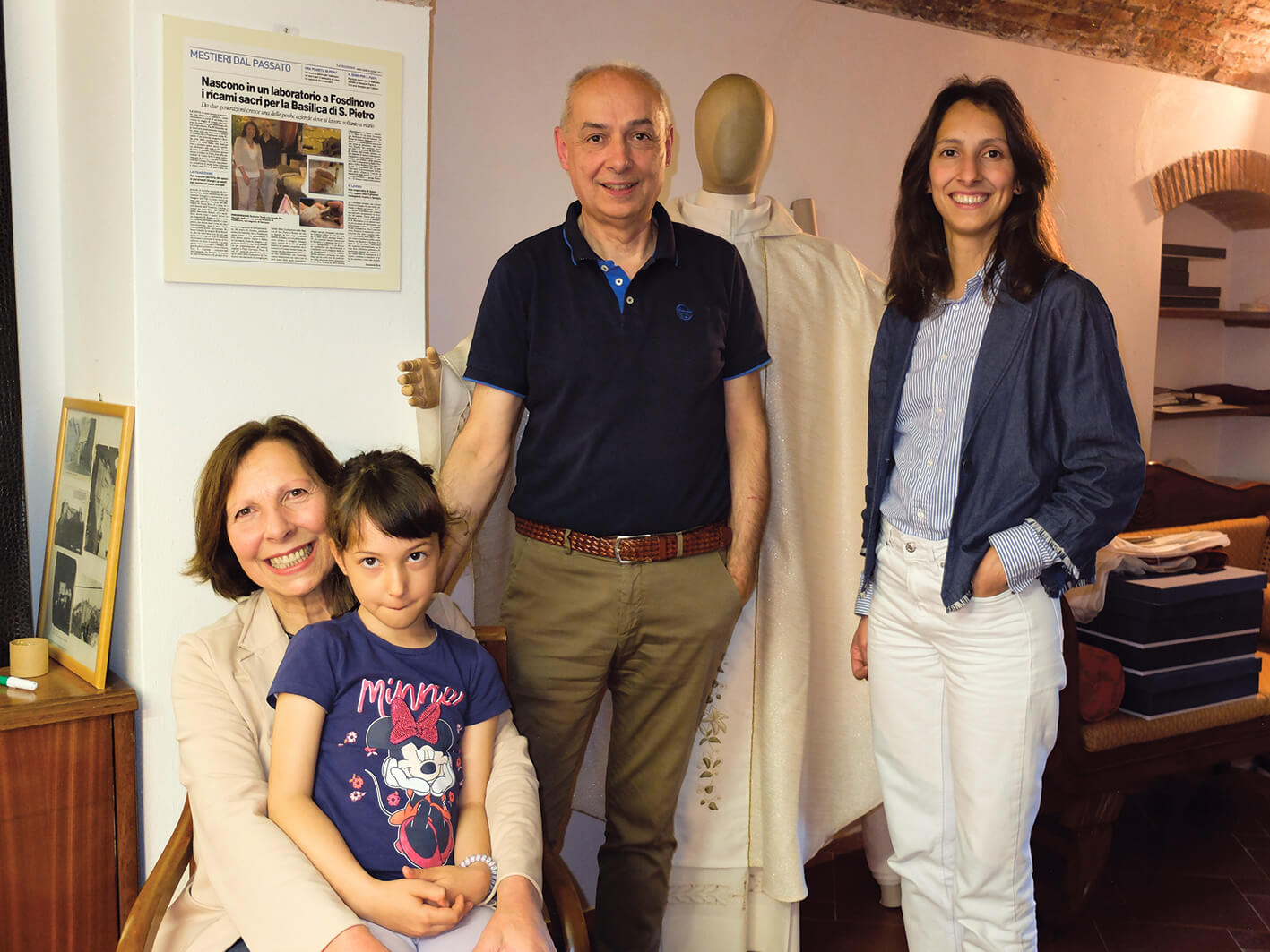 Da Fosdinovo  paramenti liturgici per Papa Leone XIV