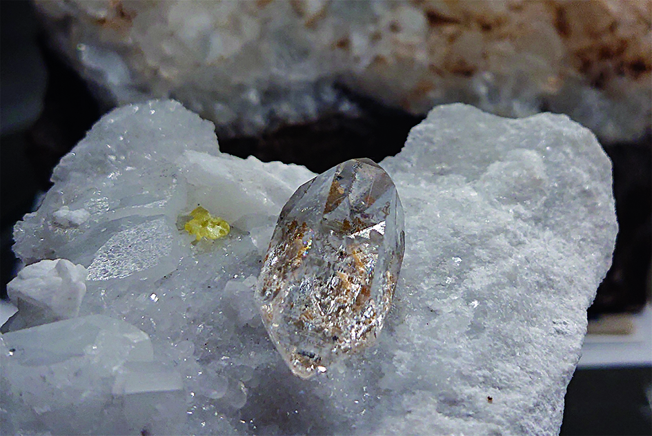 Minerali e miniere delle Apuane nella conferenza di Pino Passarino a Pontebosio